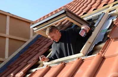 Pose de fenêtres de toit Velux à Courbeveille